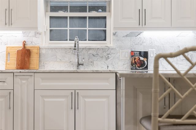 7363 Meadow Oaks Drive, Dallas, TX 75230