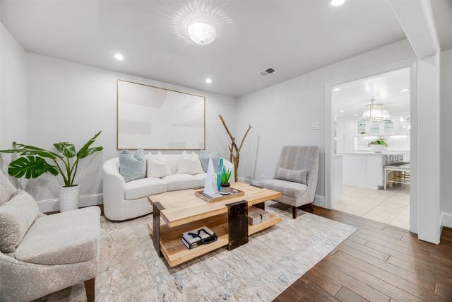 7363 Meadow Oaks Drive, Dallas, TX 75230