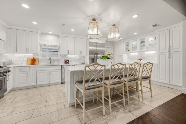 7363 Meadow Oaks Drive, Dallas, TX 75230