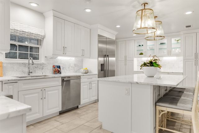 7363 Meadow Oaks Drive, Dallas, TX 75230