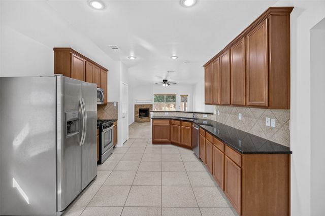 5916 Crestview Drive, Grand Prairie, TX 75052