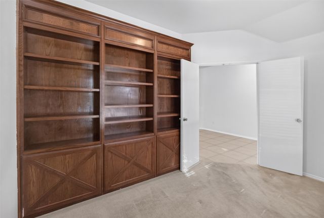 5916 Crestview Drive, Grand Prairie, TX 75052