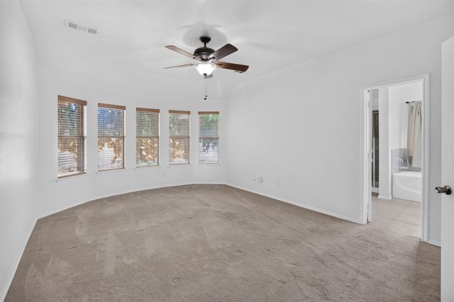 5916 Crestview Drive, Grand Prairie, TX 75052