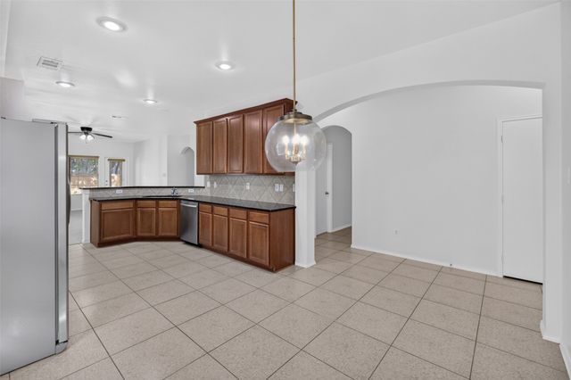 5916 Crestview Drive, Grand Prairie, TX 75052