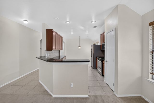 5916 Crestview Drive, Grand Prairie, TX 75052