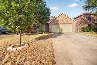 5916 Crestview Drive, Grand Prairie, TX 75052