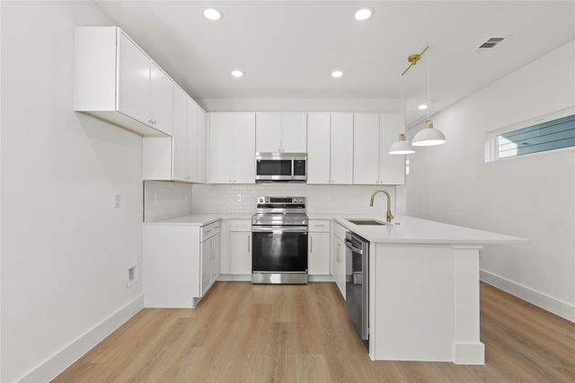 2221 Hooper Street, Dallas, TX 75215