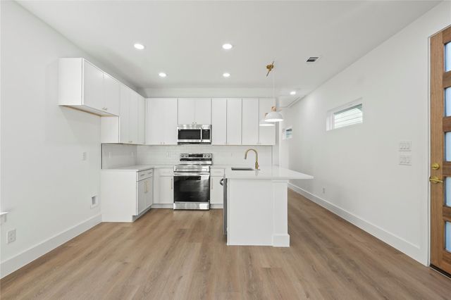 2221 Hooper Street, Dallas, TX 75215