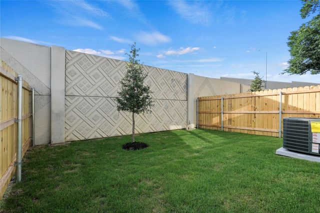 2221 Hooper Street, Dallas, TX 75215