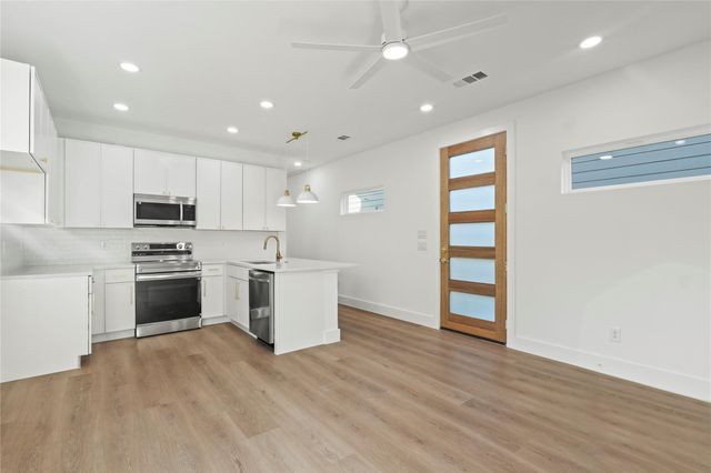 2221 Hooper Street, Dallas, TX 75215