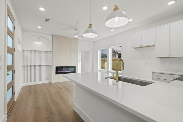 2221 Hooper Street, Dallas, TX 75215