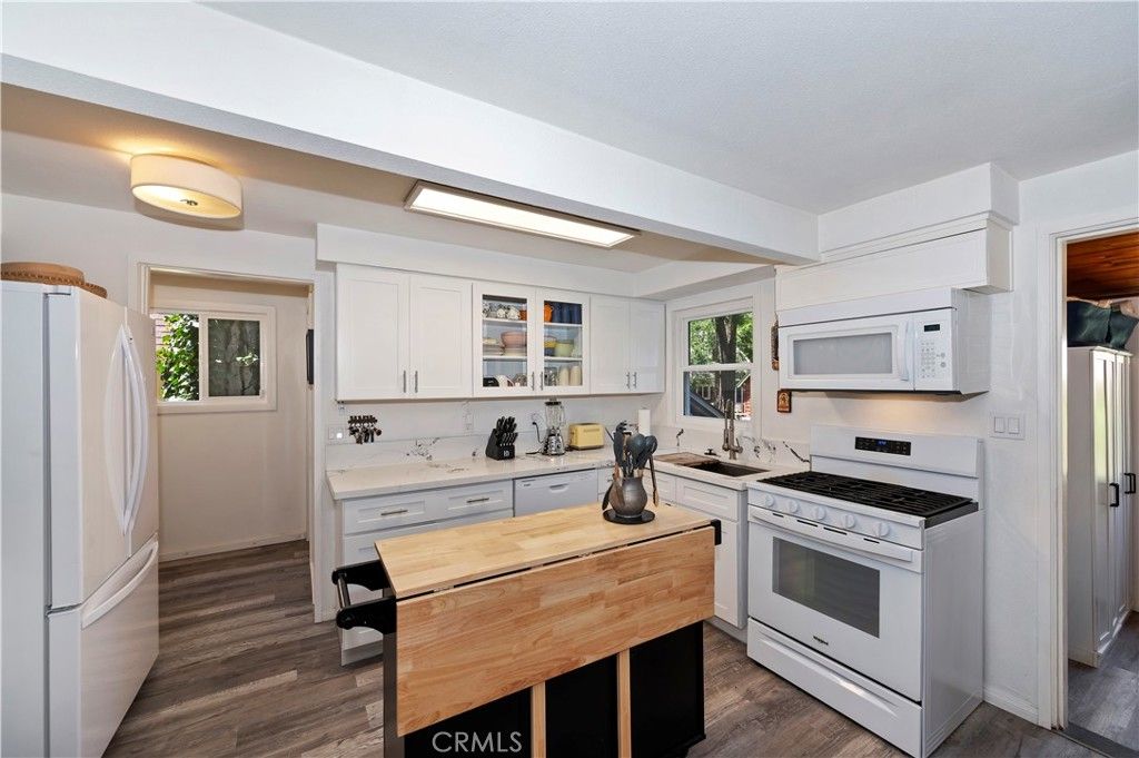 Image 11 of property listing at 23916 Pioneer Camp, Crestline, CA 92325