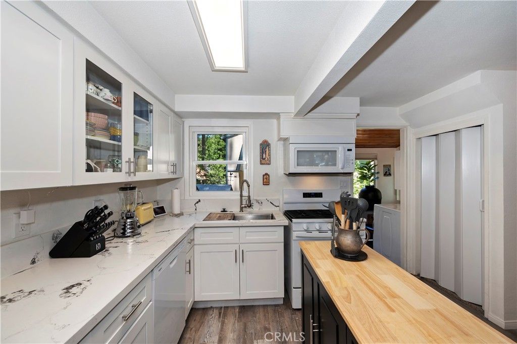 Image 13 of property listing at 23916 Pioneer Camp, Crestline, CA 92325