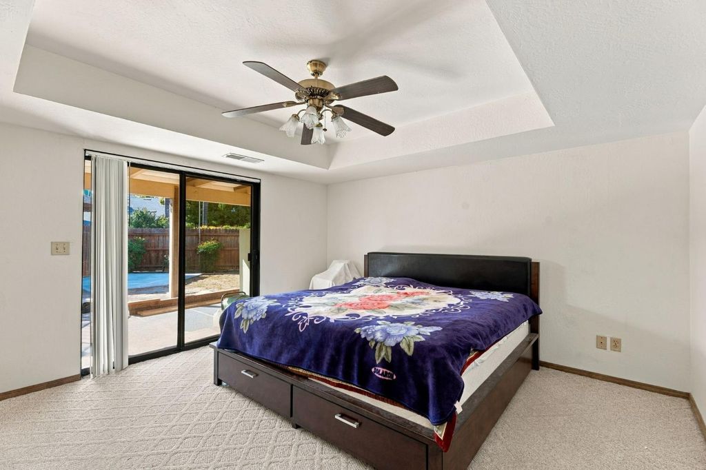 Image 10 of property listing at 662 S Boyd, Kerman, CA 93630