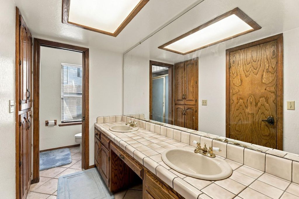 Image 11 of property listing at 662 S Boyd, Kerman, CA 93630