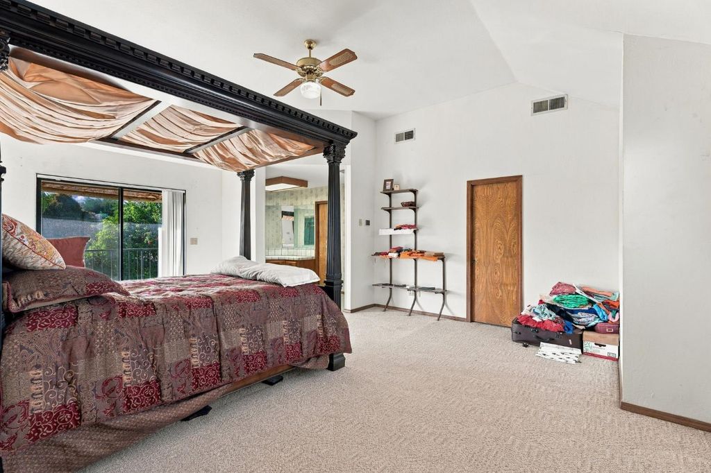 Image 13 of property listing at 662 S Boyd, Kerman, CA 93630