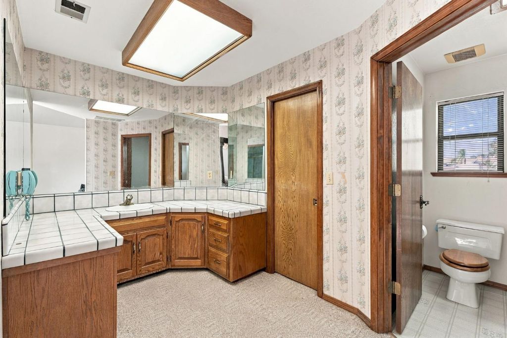 Image 14 of property listing at 662 S Boyd, Kerman, CA 93630