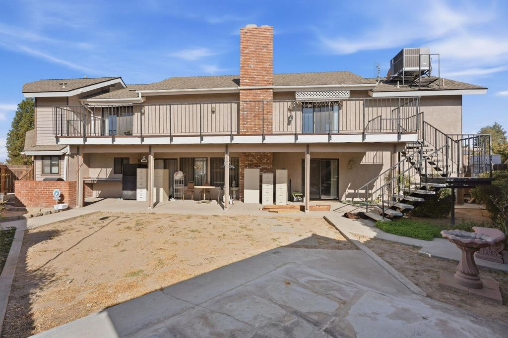 Image 16 of property listing at 662 S Boyd, Kerman, CA 93630