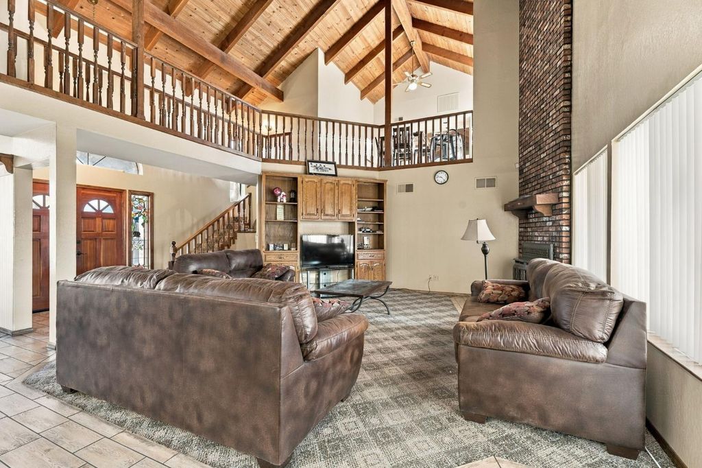 Image 3 of property listing at 662 S Boyd, Kerman, CA 93630
