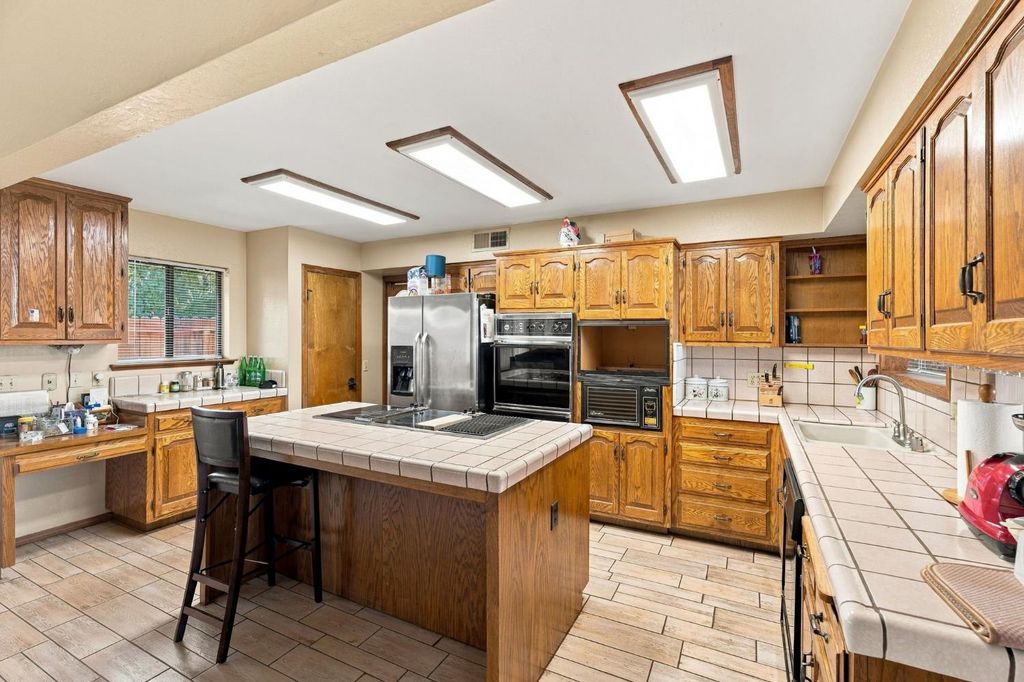 Image 4 of property listing at 662 S Boyd, Kerman, CA 93630