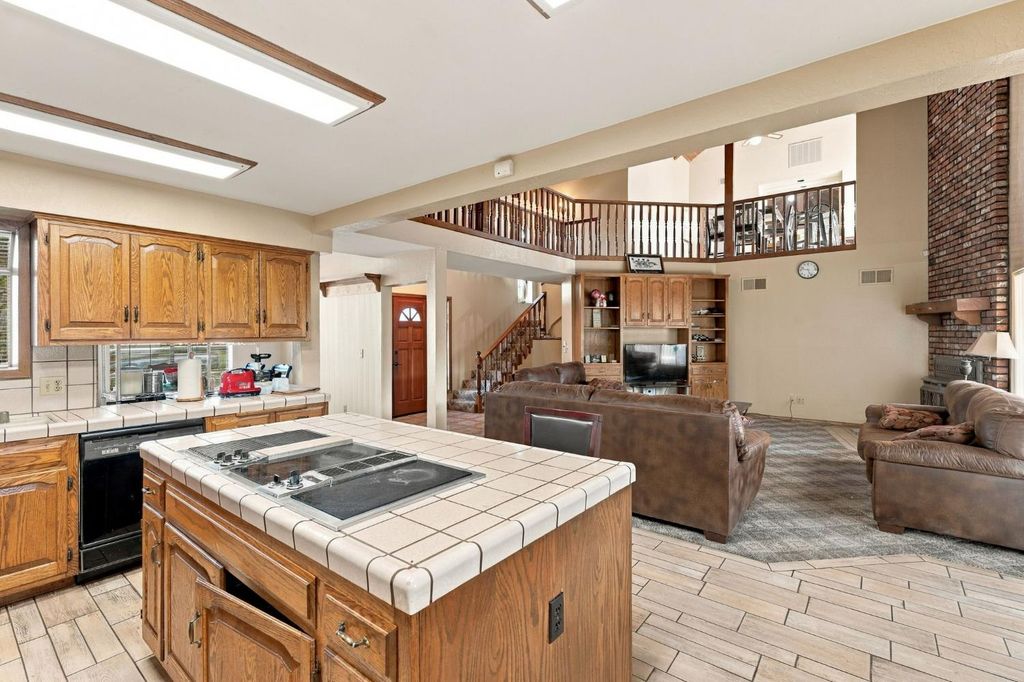 Image 5 of property listing at 662 S Boyd, Kerman, CA 93630