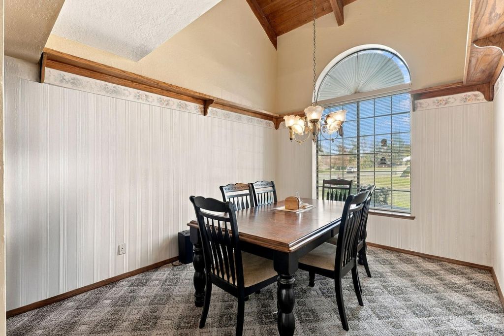 Image 6 of property listing at 662 S Boyd, Kerman, CA 93630
