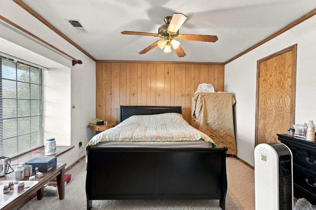 Image 9 of property listing at 662 S Boyd, Kerman, CA 93630
