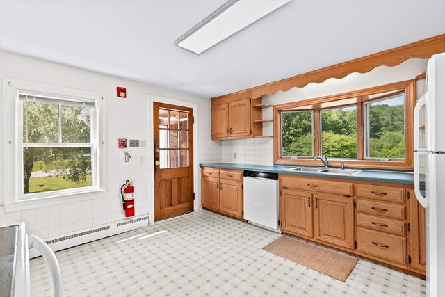 32 Plymouth Street, Middleboro, MA 02346