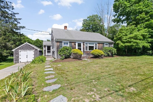 32 Plymouth Street, Middleboro, MA 02346