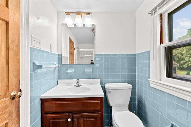 32 Plymouth Street, Middleboro, MA 02346