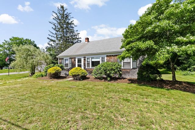 32 Plymouth Street, Middleboro, MA 02346