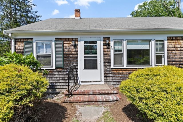 32 Plymouth Street, Middleboro, MA 02346