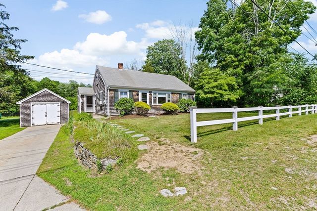 32 Plymouth Street, Middleboro, MA 02346