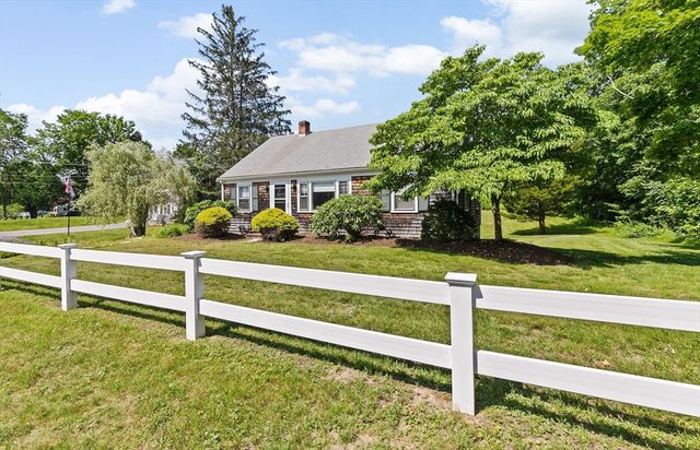 32 Plymouth Street, Middleboro, MA 02346