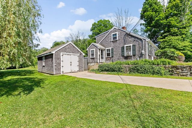 32 Plymouth Street, Middleboro, MA 02346