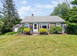 32 Plymouth Street, Middleboro, MA 02346