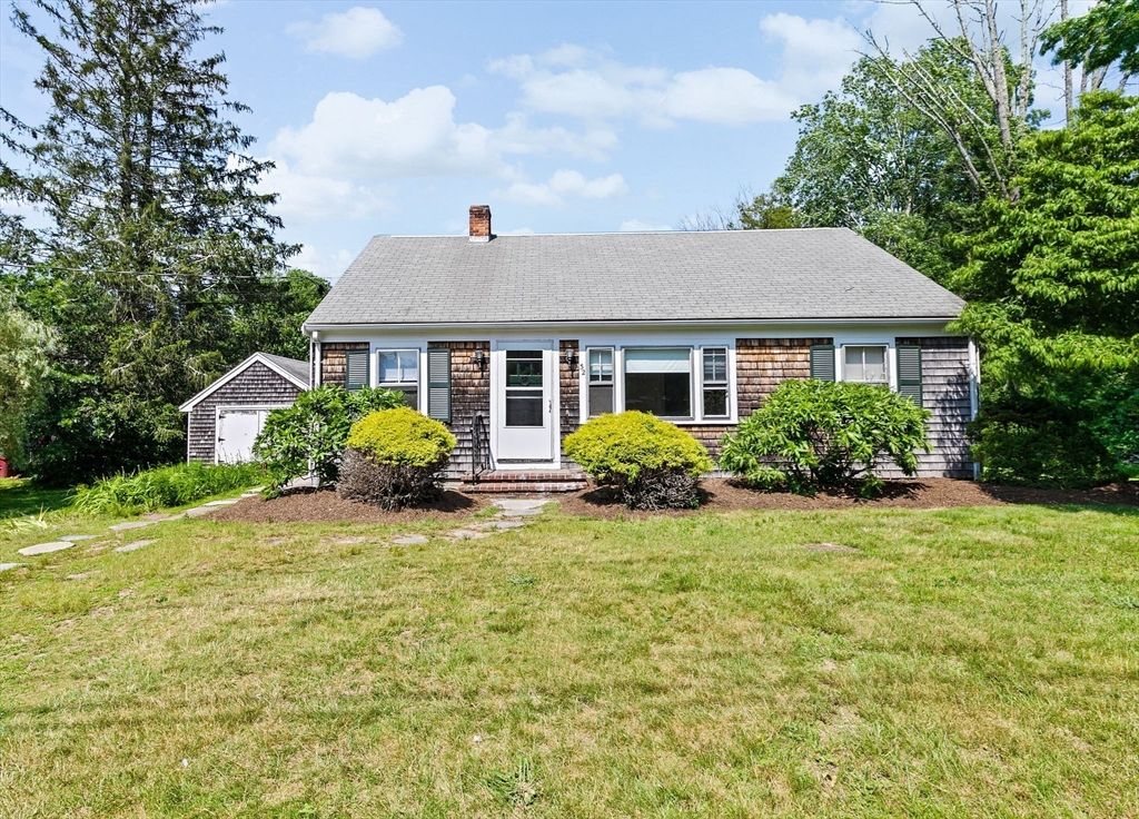 32 Plymouth Street, Middleboro, MA 02346