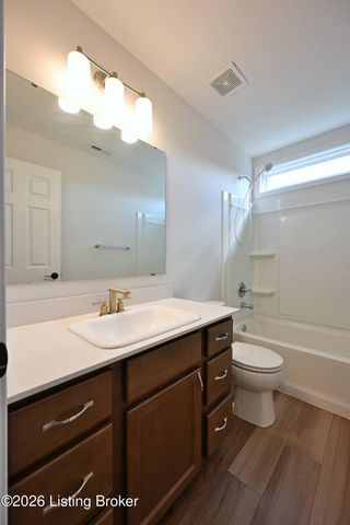 15806 Stonehouse Ct, Louisville, KY 40245