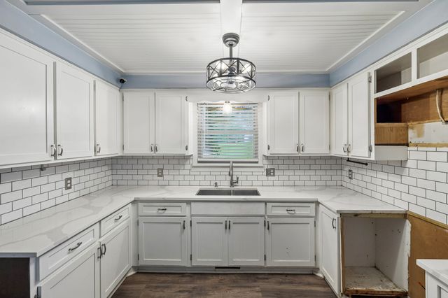 707 Darrow Dr, Pleasant View, TN 37146
