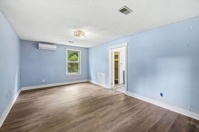 707 Darrow Dr, Pleasant View, TN 37146