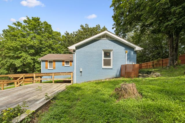 707 Darrow Dr, Pleasant View, TN 37146