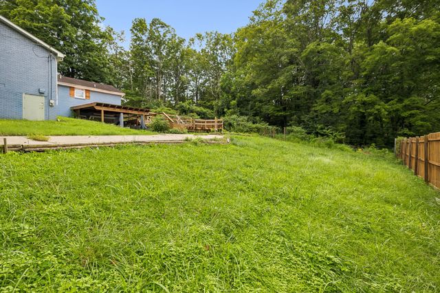 707 Darrow Dr, Pleasant View, TN 37146