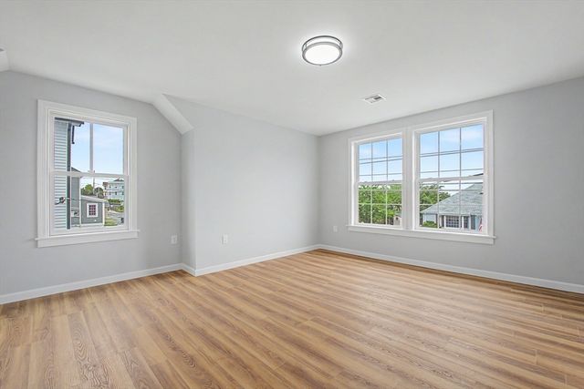298 King St, Fall River, MA 02724