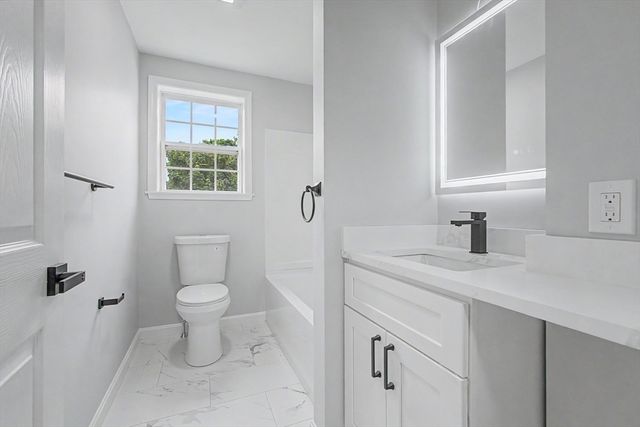 298 King St, Fall River, MA 02724