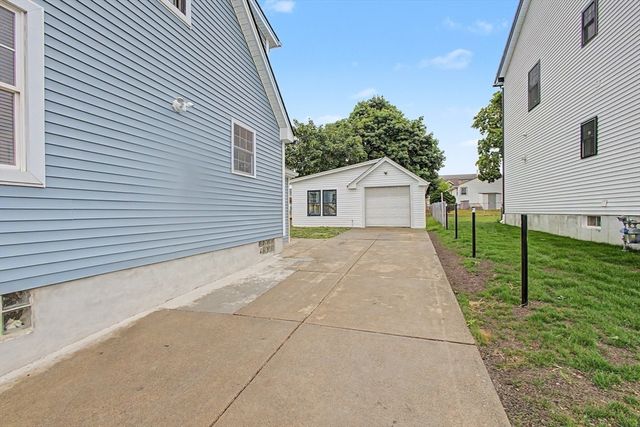298 King St, Fall River, MA 02724