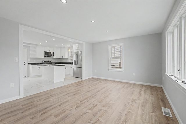 298 King St, Fall River, MA 02724