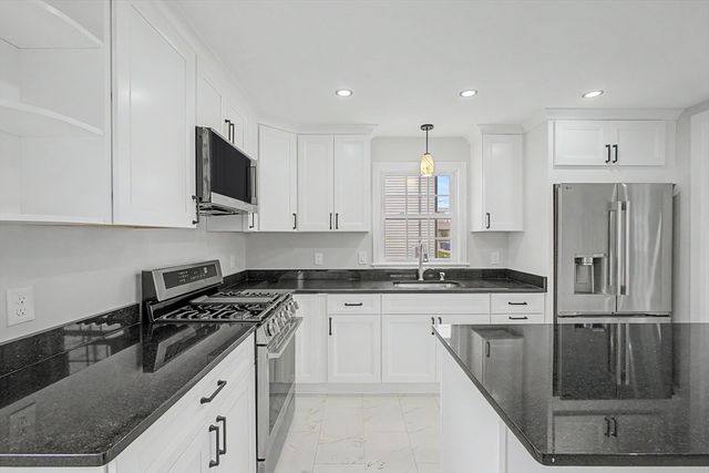 298 King St, Fall River, MA 02724