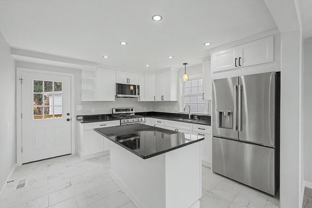 298 King St, Fall River, MA 02724