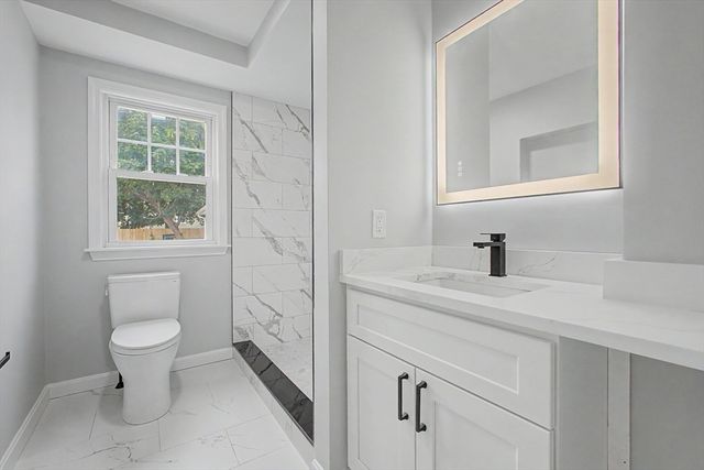 298 King St, Fall River, MA 02724