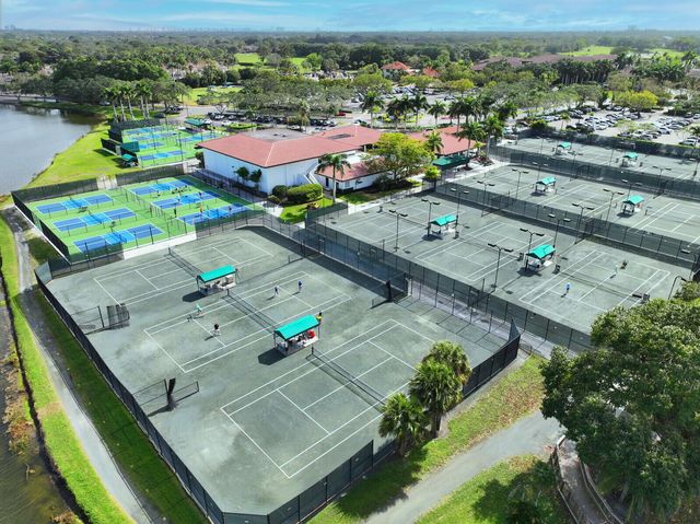 9 Lexington Lane E H, Palm Beach Gardens, FL 33418